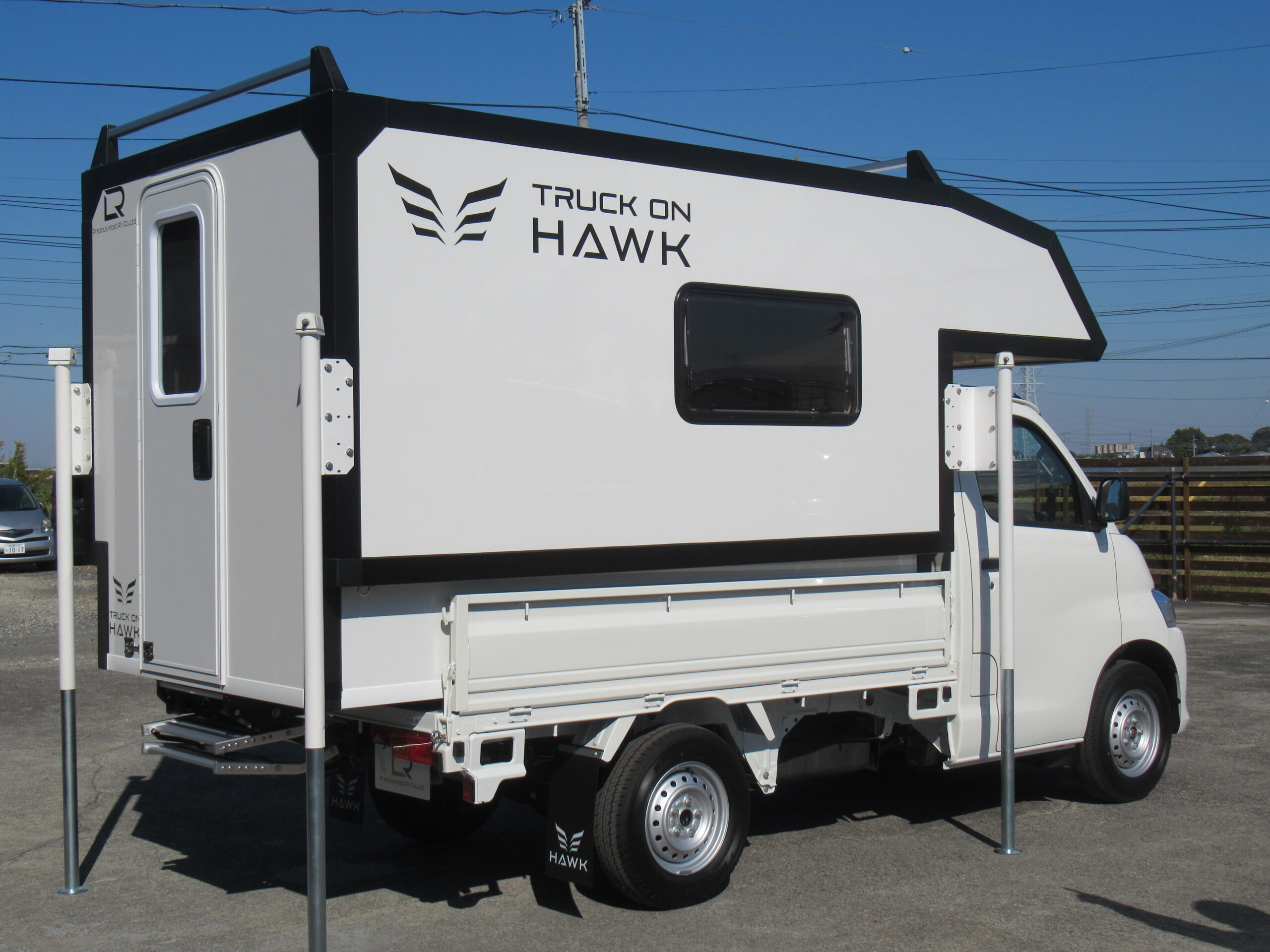 TRUCK ON HAWK | 横浜特種ボディー株式会社