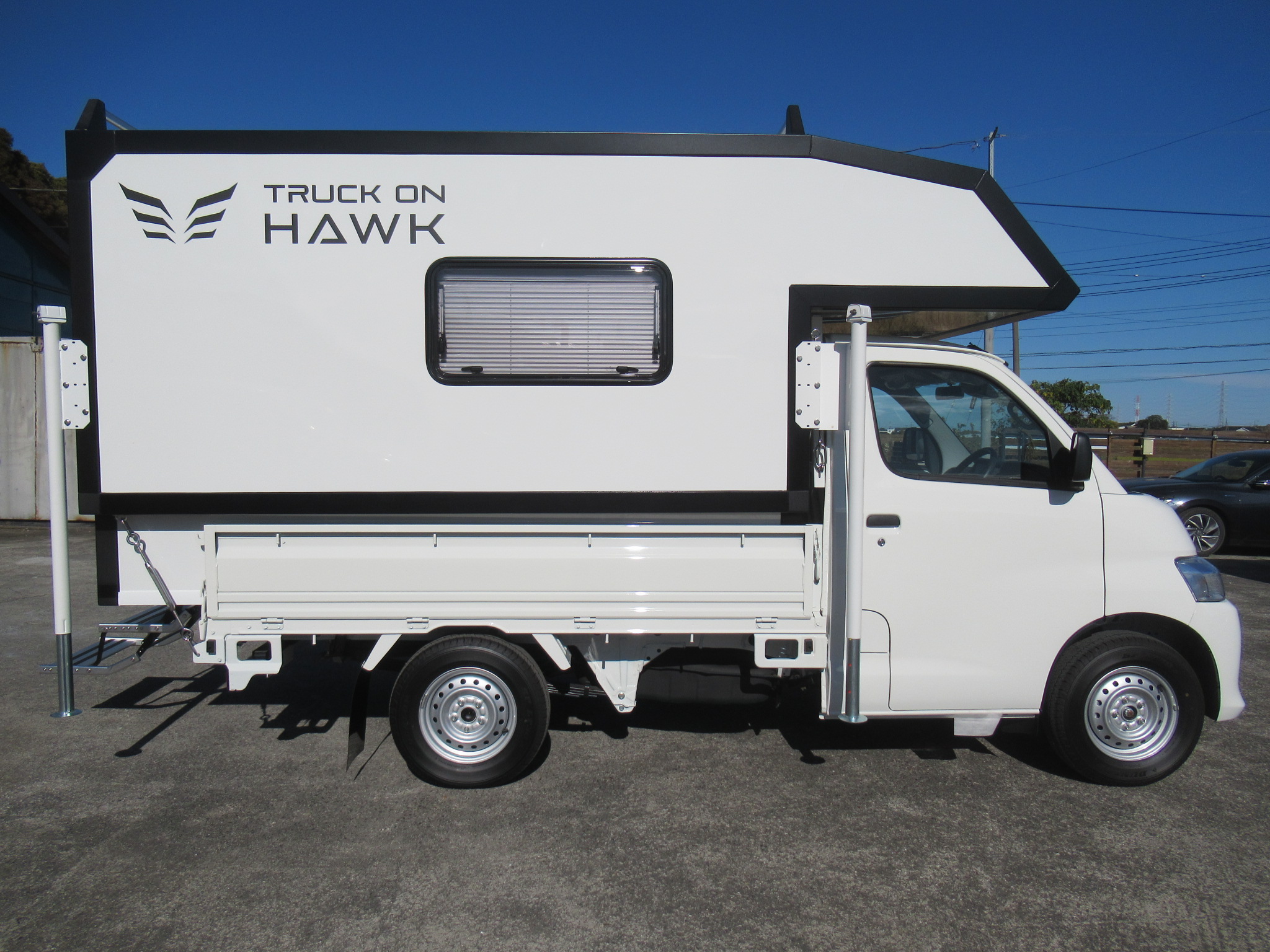 TRUCK ON HAWK | Precious Most RV 株式会社